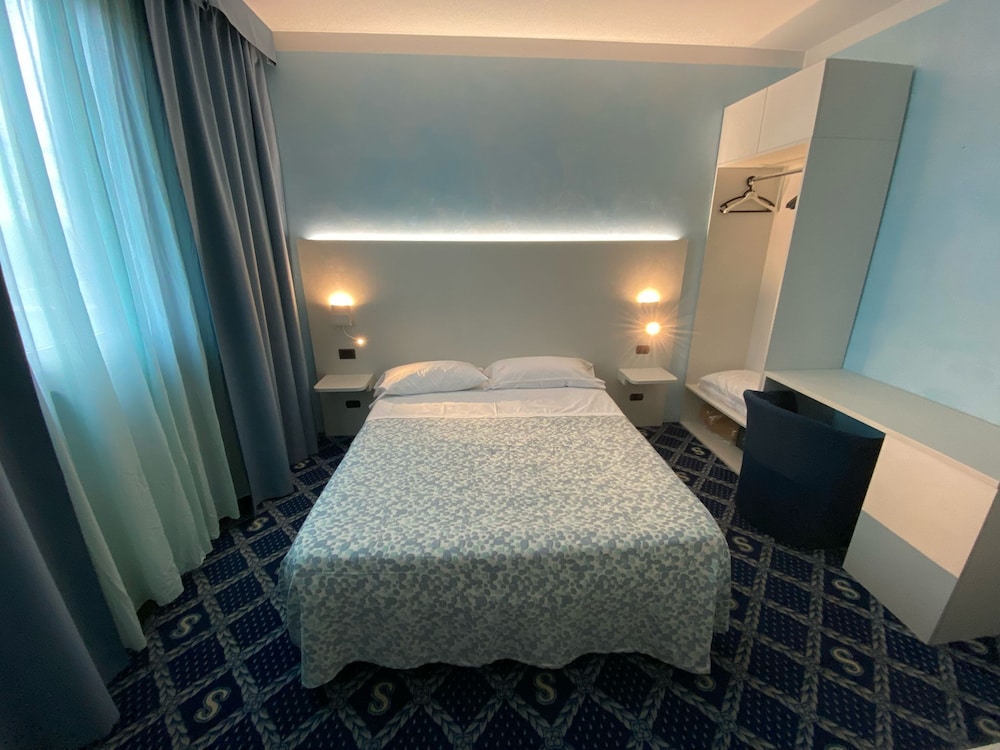 Savoy Hotel 16/68