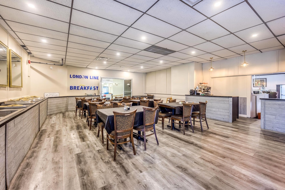 Travelodge by Wyndham Sarnia 32/40