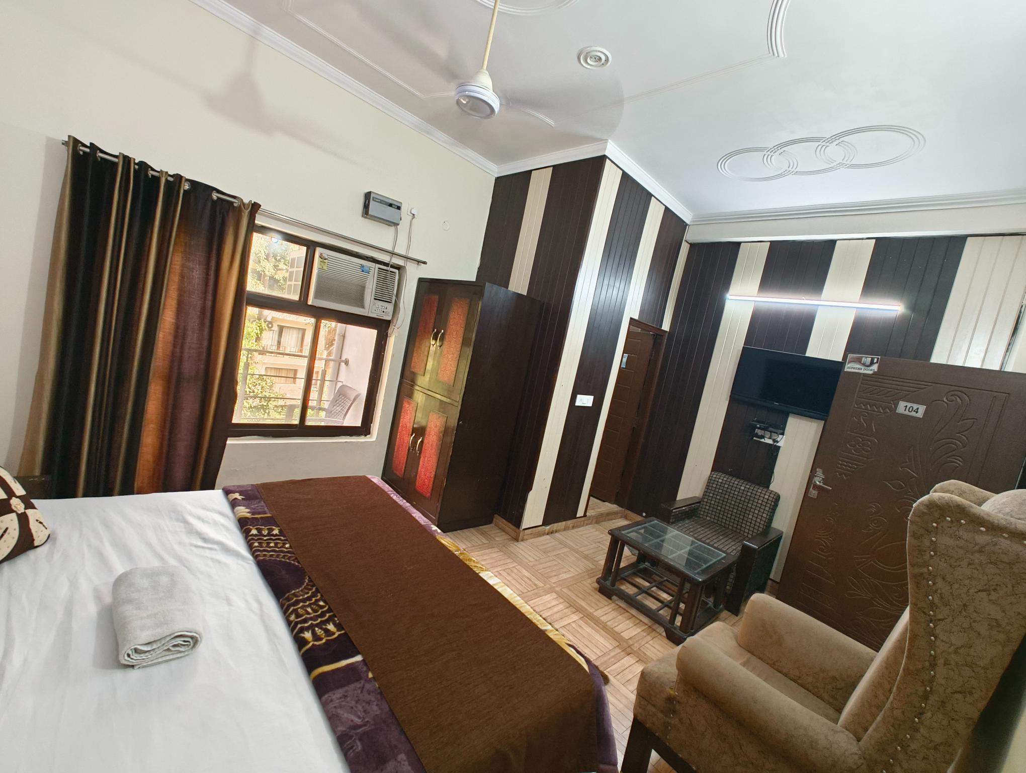 Oyo Rooms 081 Tapovan 13/46