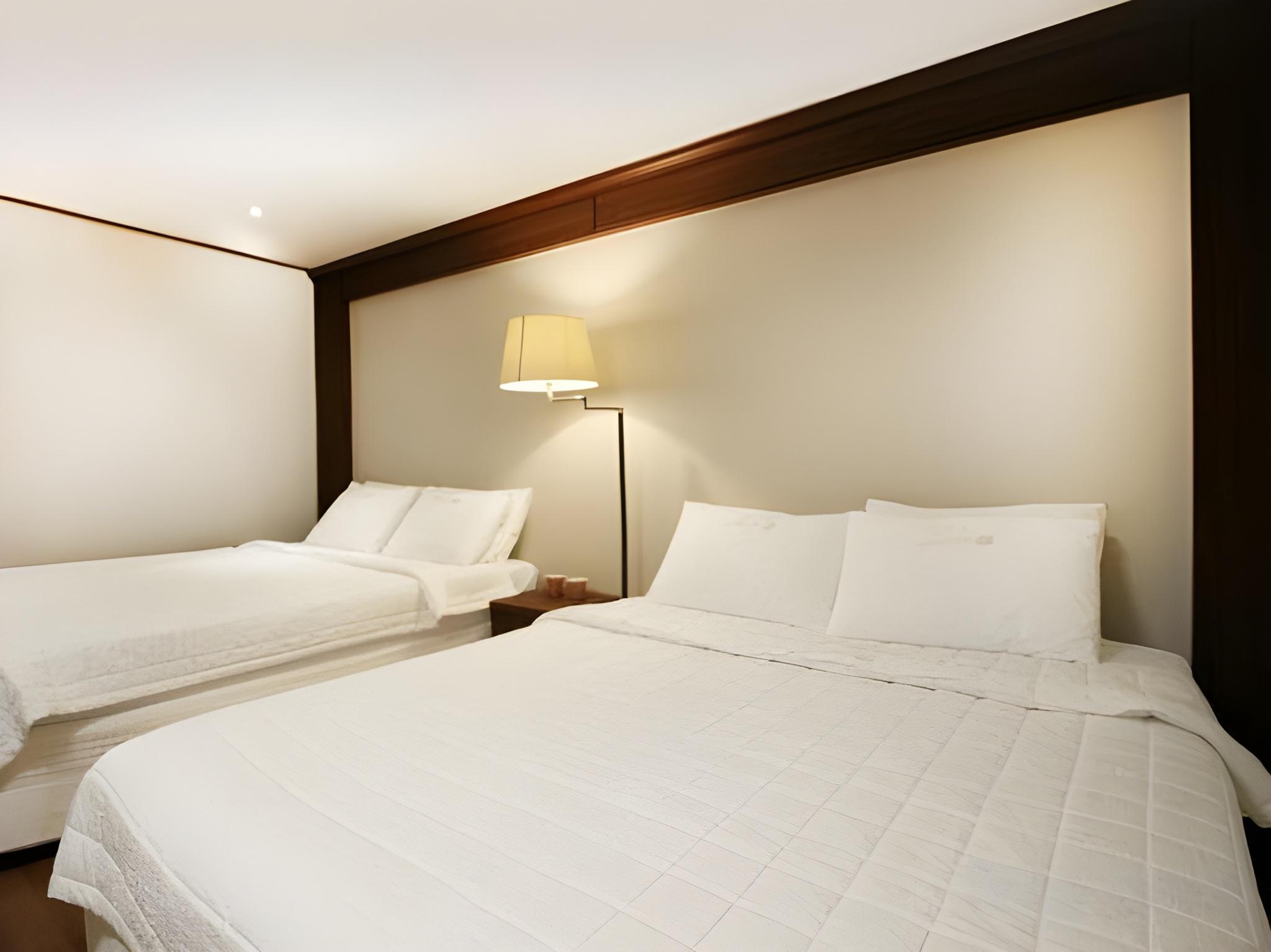 Hotel Orange 18/75
