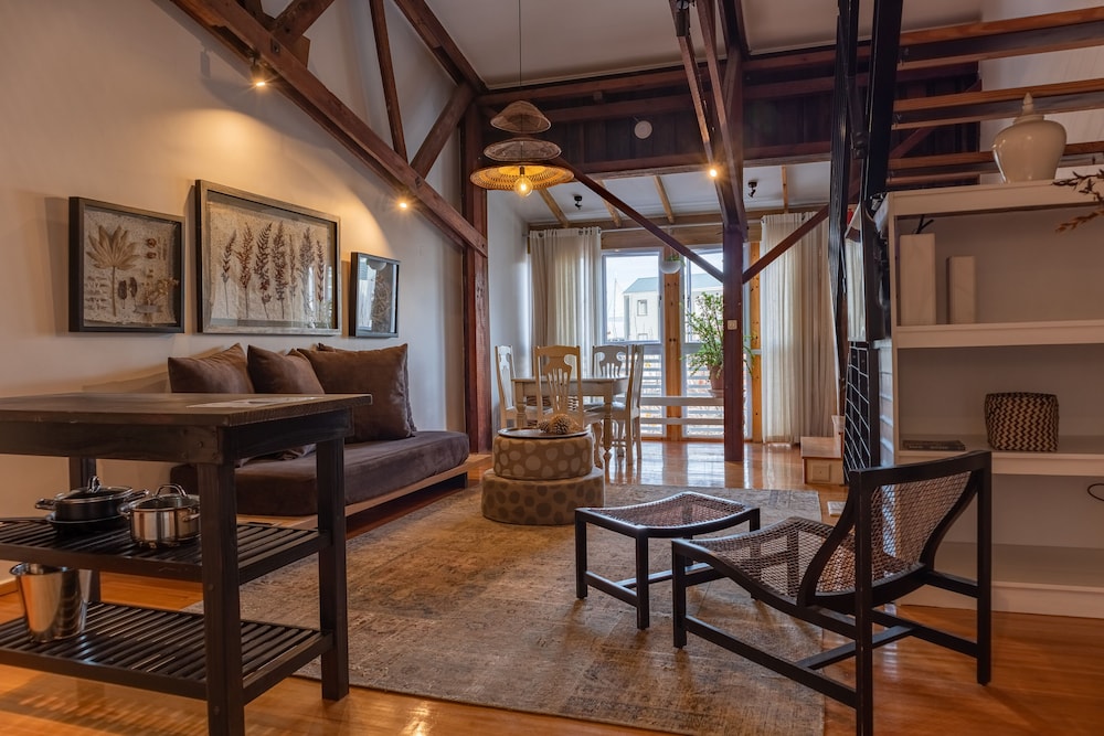 The Lofts Boutique Hotel 81/99