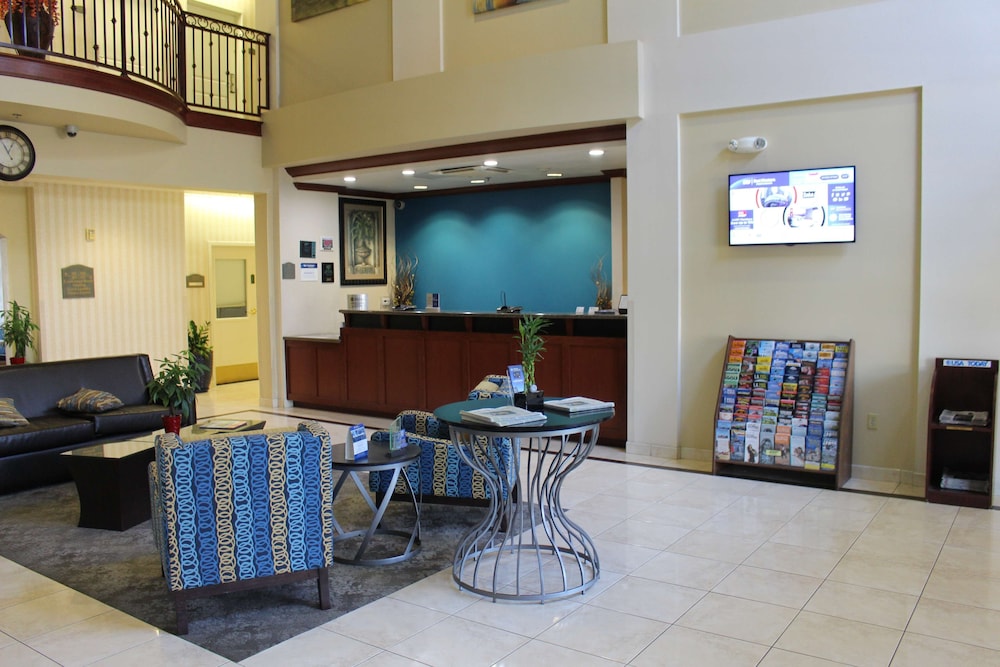 Best Western Plus Lake Elsinore Inn & Suites 13/53