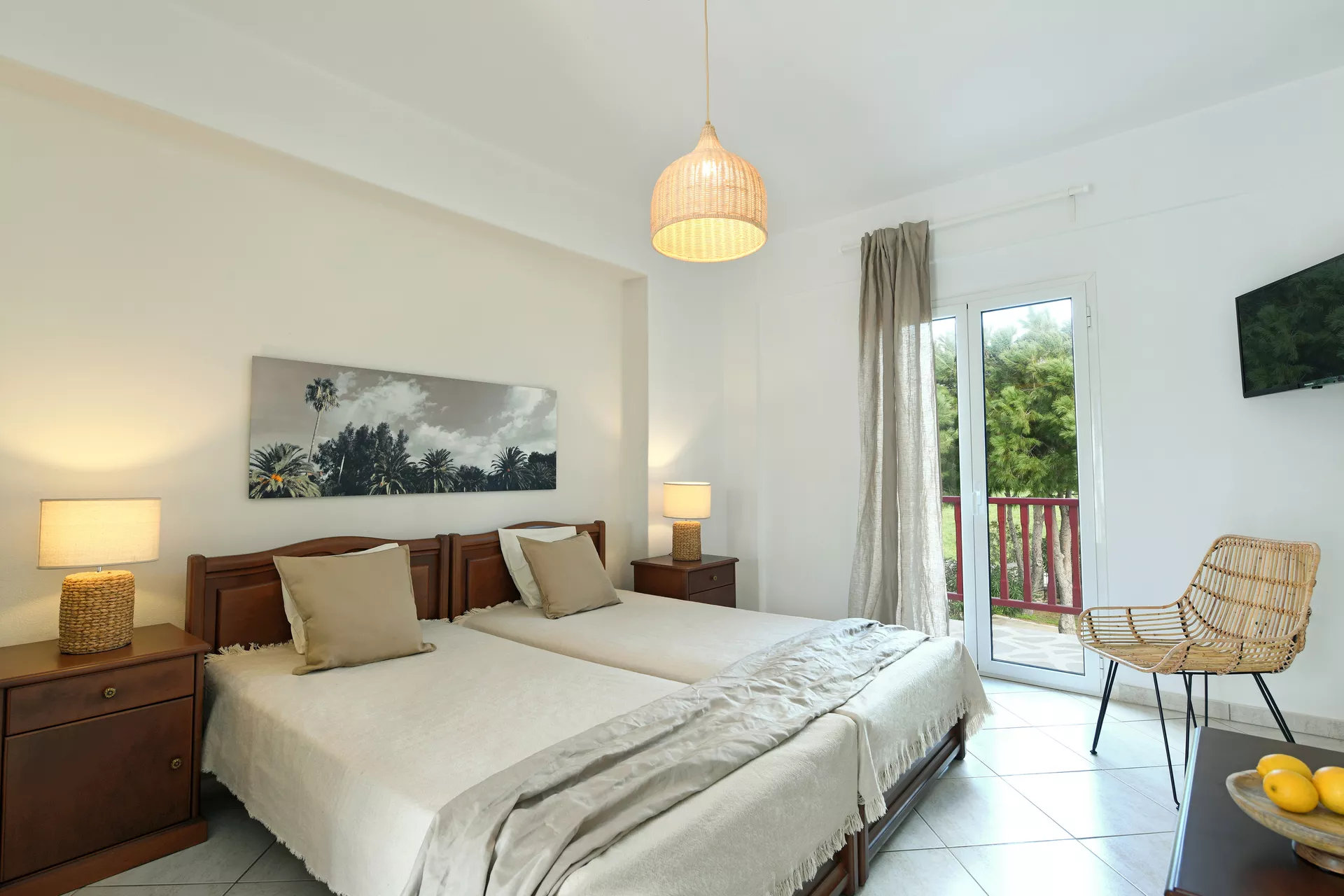 ROOM, DOUBLE OR TWIN BED, PARTIAL SEA VIEW