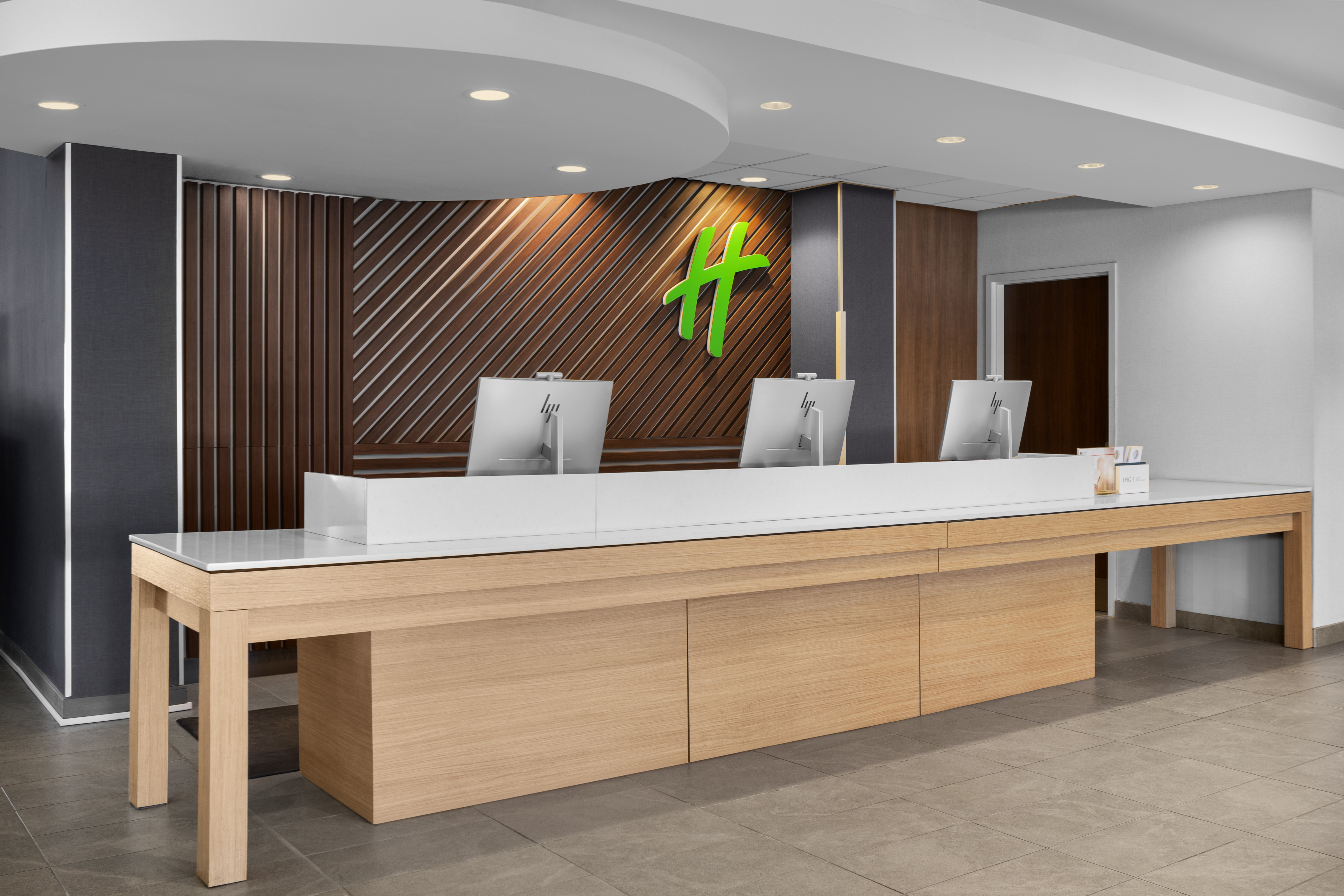 Holiday Inn Ottawa East 12/76