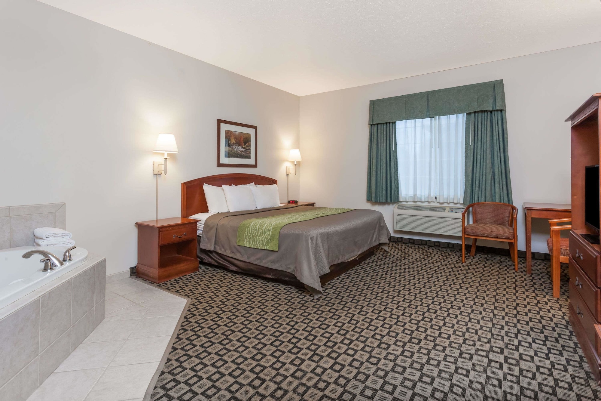 Suite, King Bed, Accessible