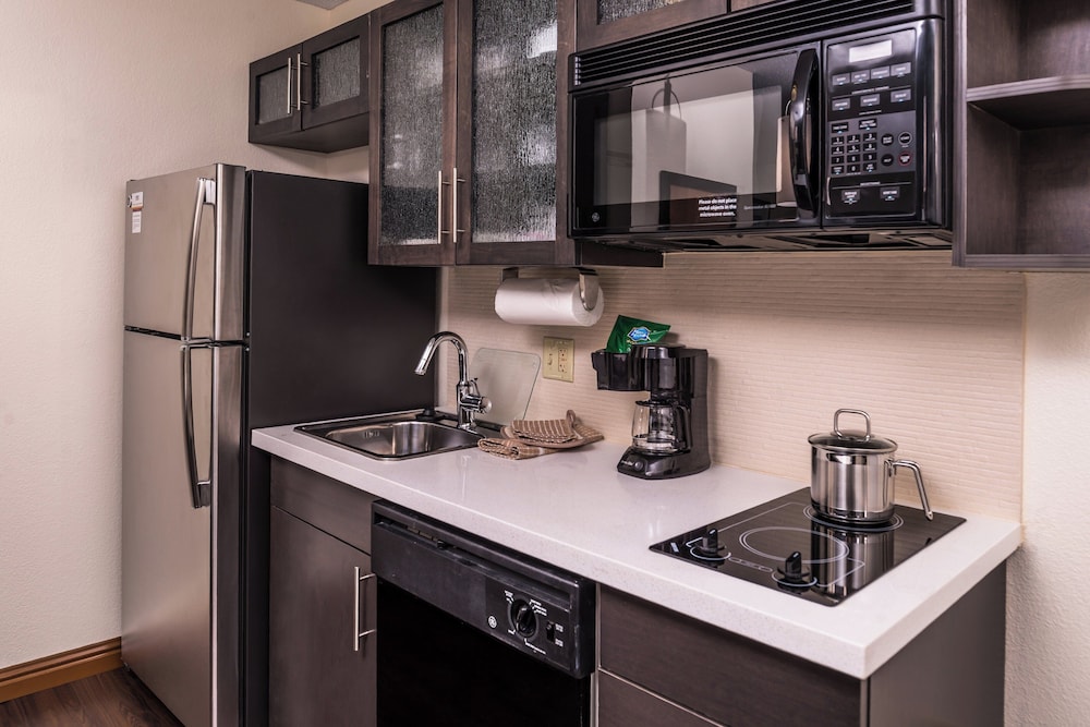Candlewood Suites Topeka 22/49