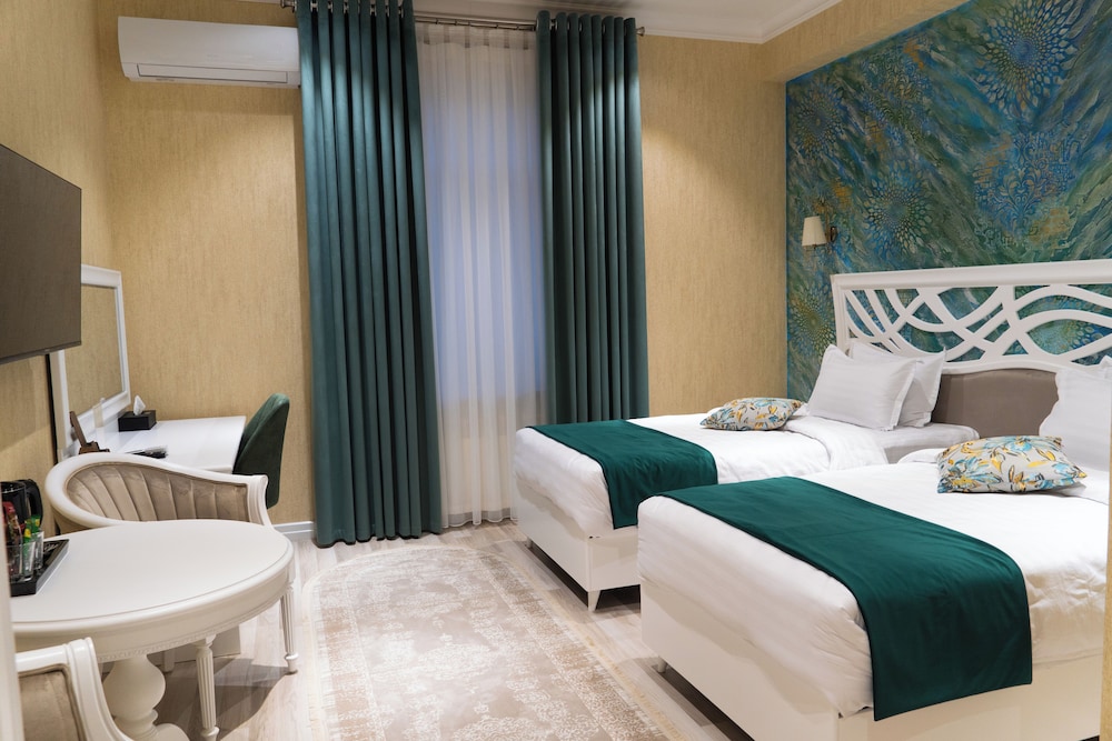 Silk Road Empire Hotel 24/50