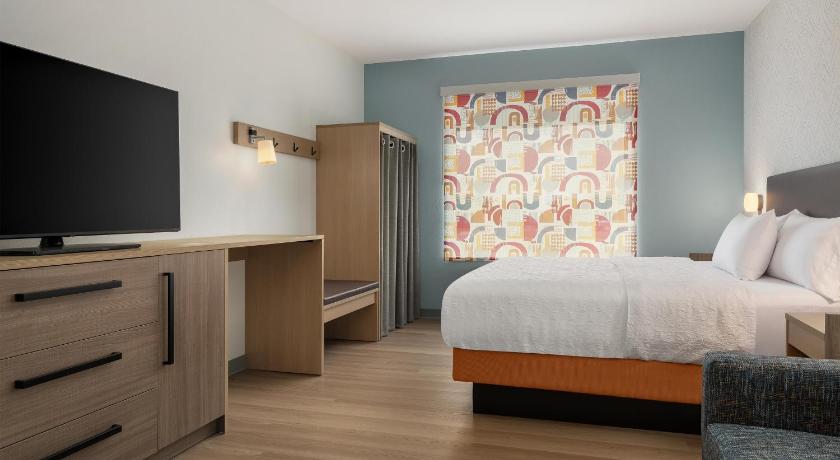 Home2 Suites by Hilton Burlington, NJ 9/36