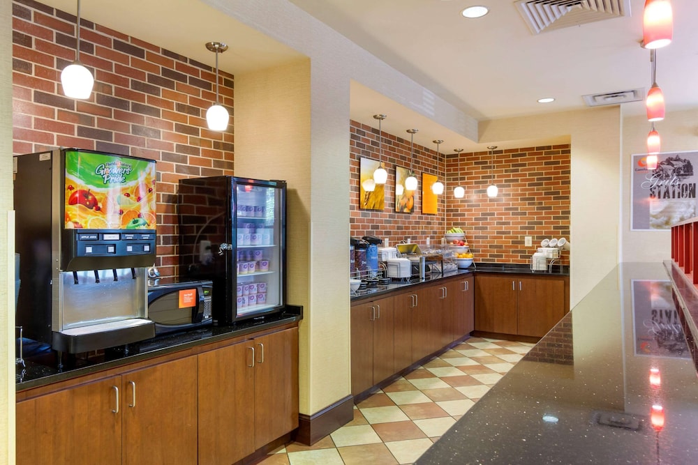 Comfort Suites West of The Ashley 39/46