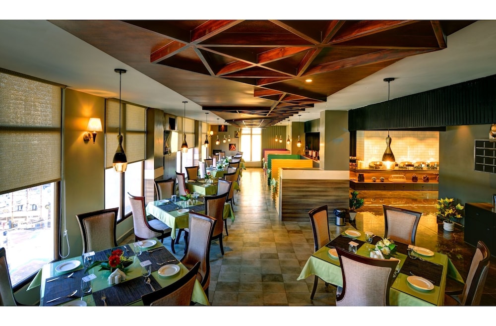 Udaan Clover Hotel Banquet & Spa 16/22