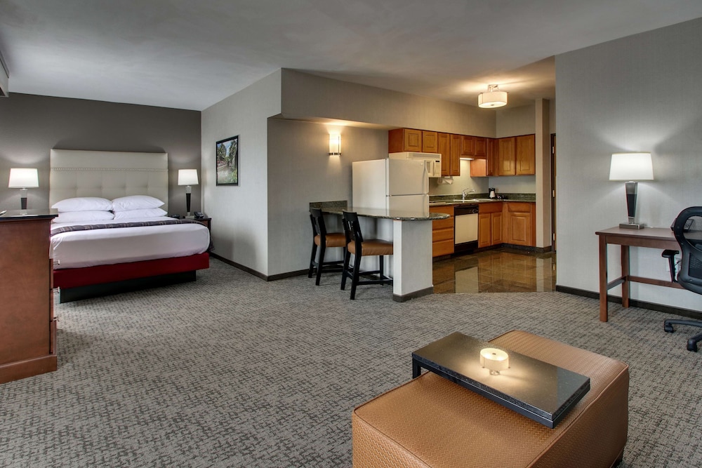 Drury Inn and Suites San Antonio Northwest Medical Center 17/50
