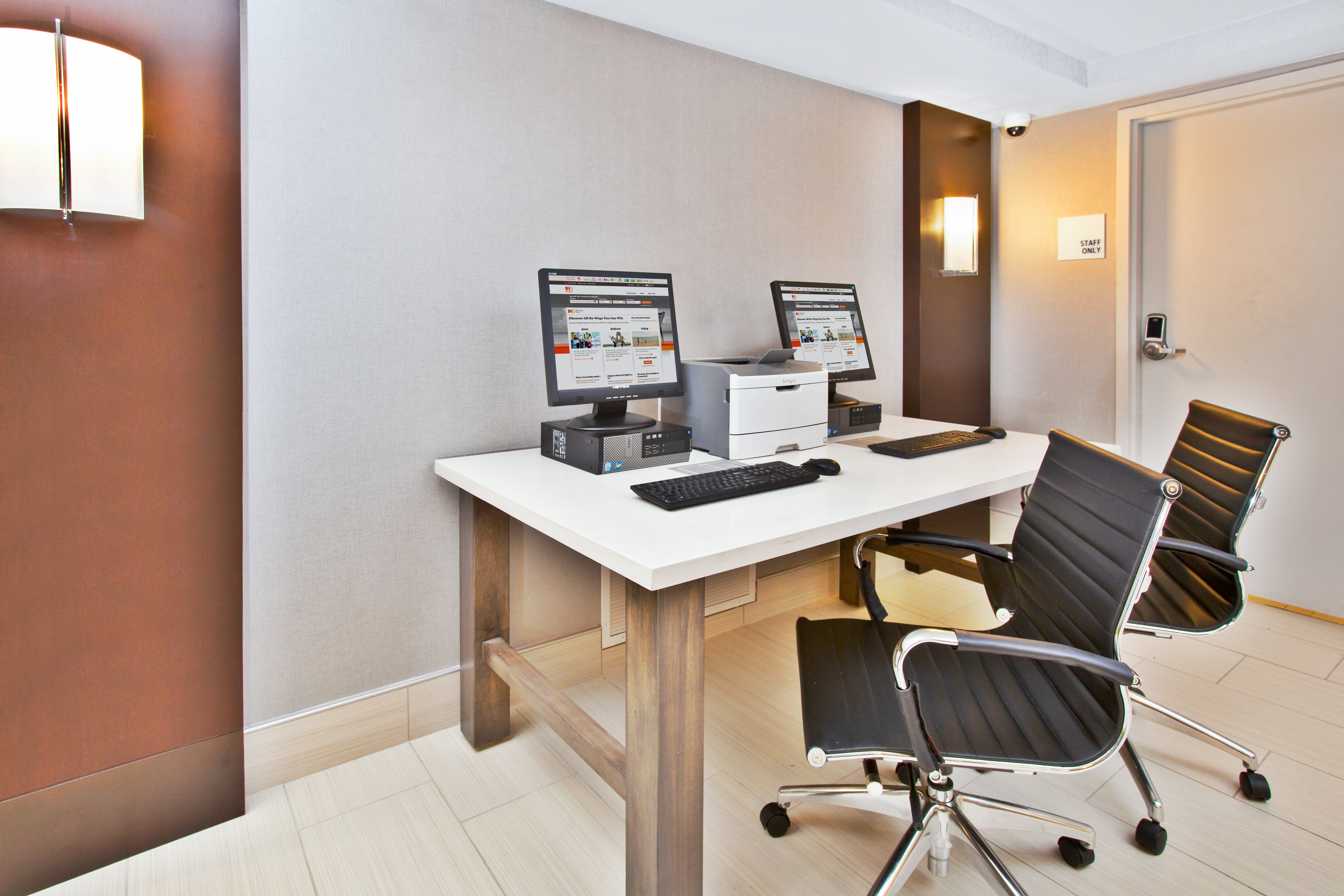 Holiday Inn Express Boston-Waltham 40/44