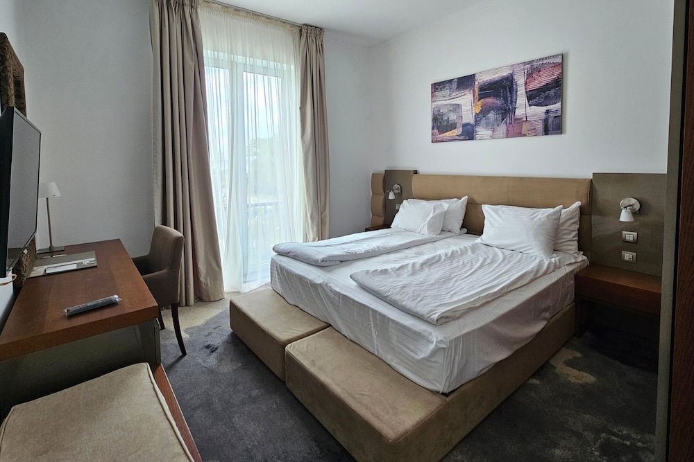 Iaki Hotel 8/50
