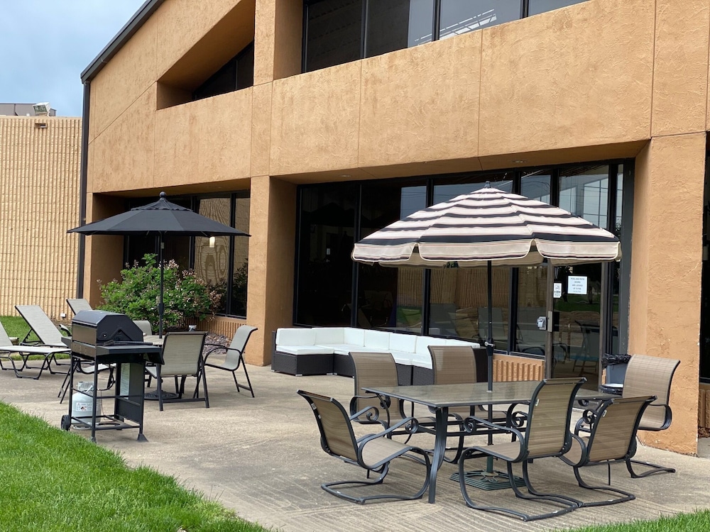 DoubleTree by Hilton Quincy 68/77