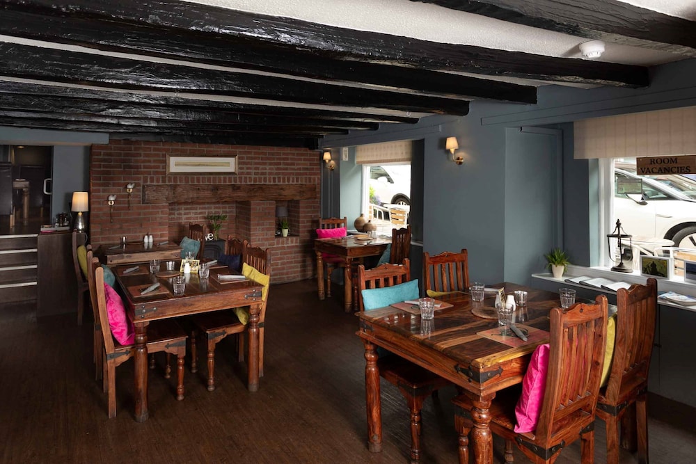 Queens Head Hotel 43/51