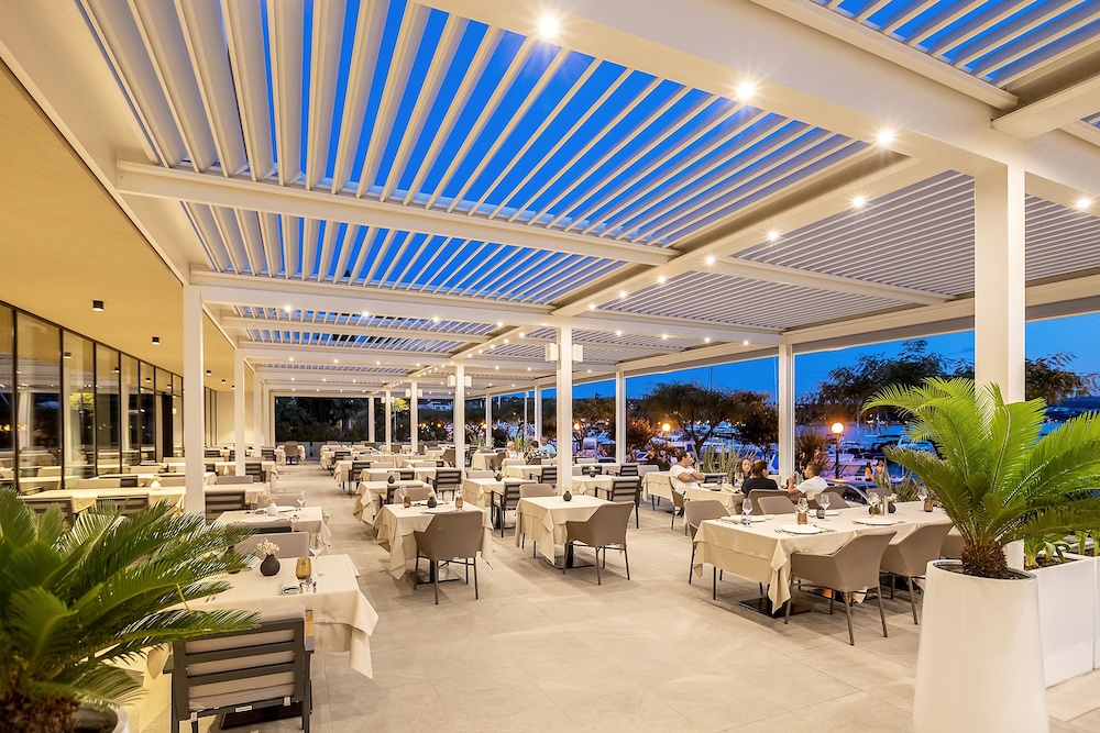 Riva Luxury Hotel 58/69