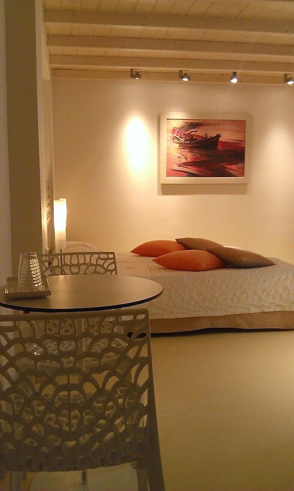 Iria Beach art hotel 34/69