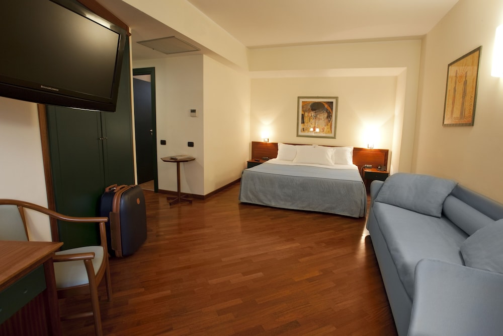 Grande Albergo Maugeri 28/50