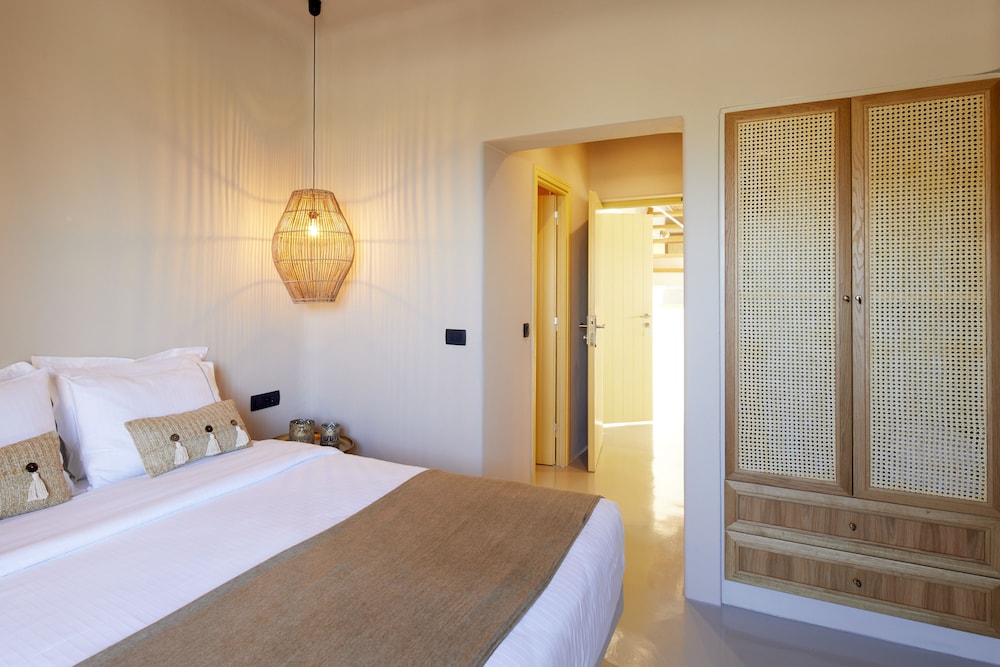 North Santorini Luxury Spa Hotel 18/50