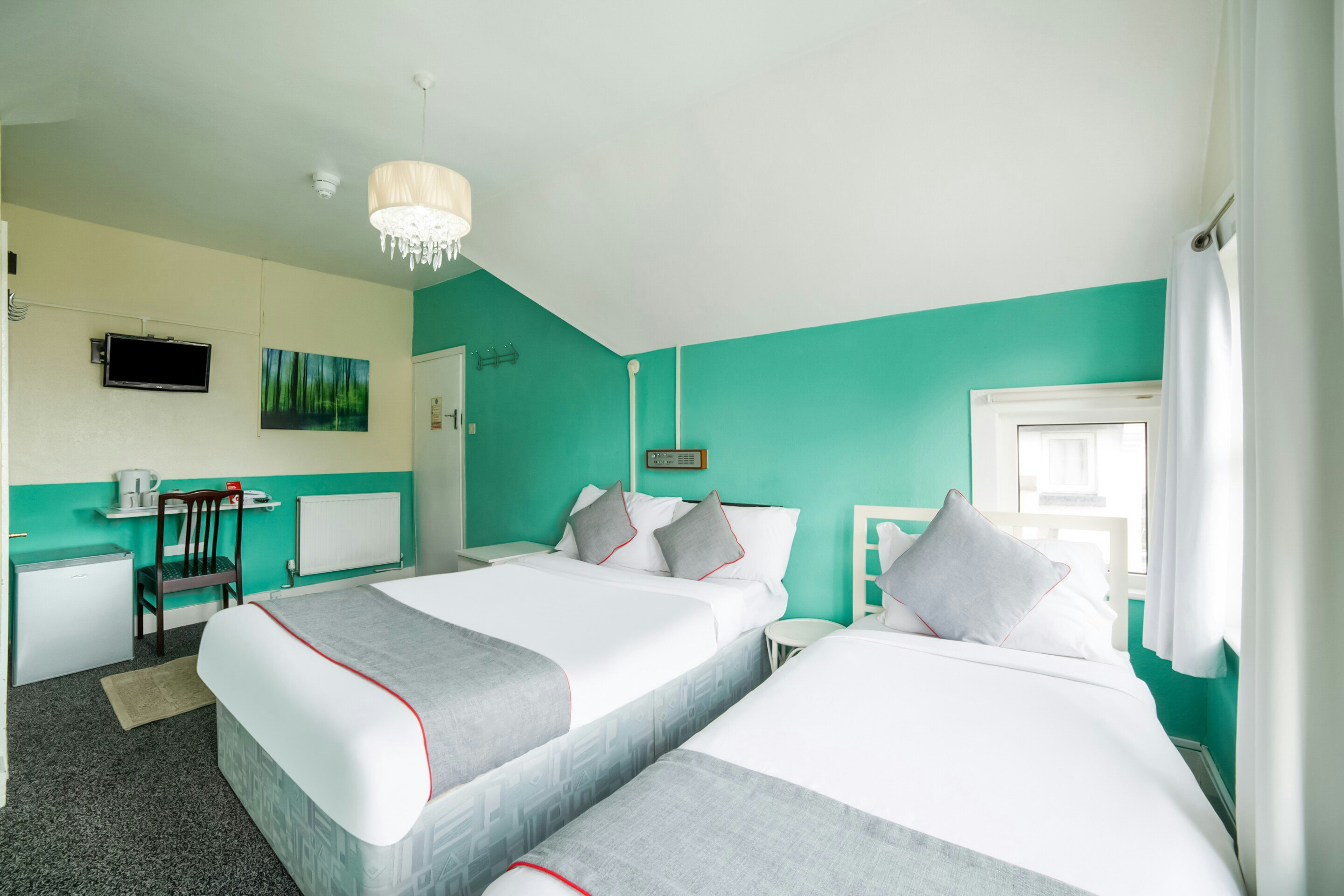 Devine Beach Hotel, Westcliff Southend-On-Sea 32/50