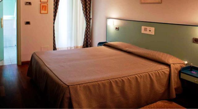 Room, Triple, Deco 6/9