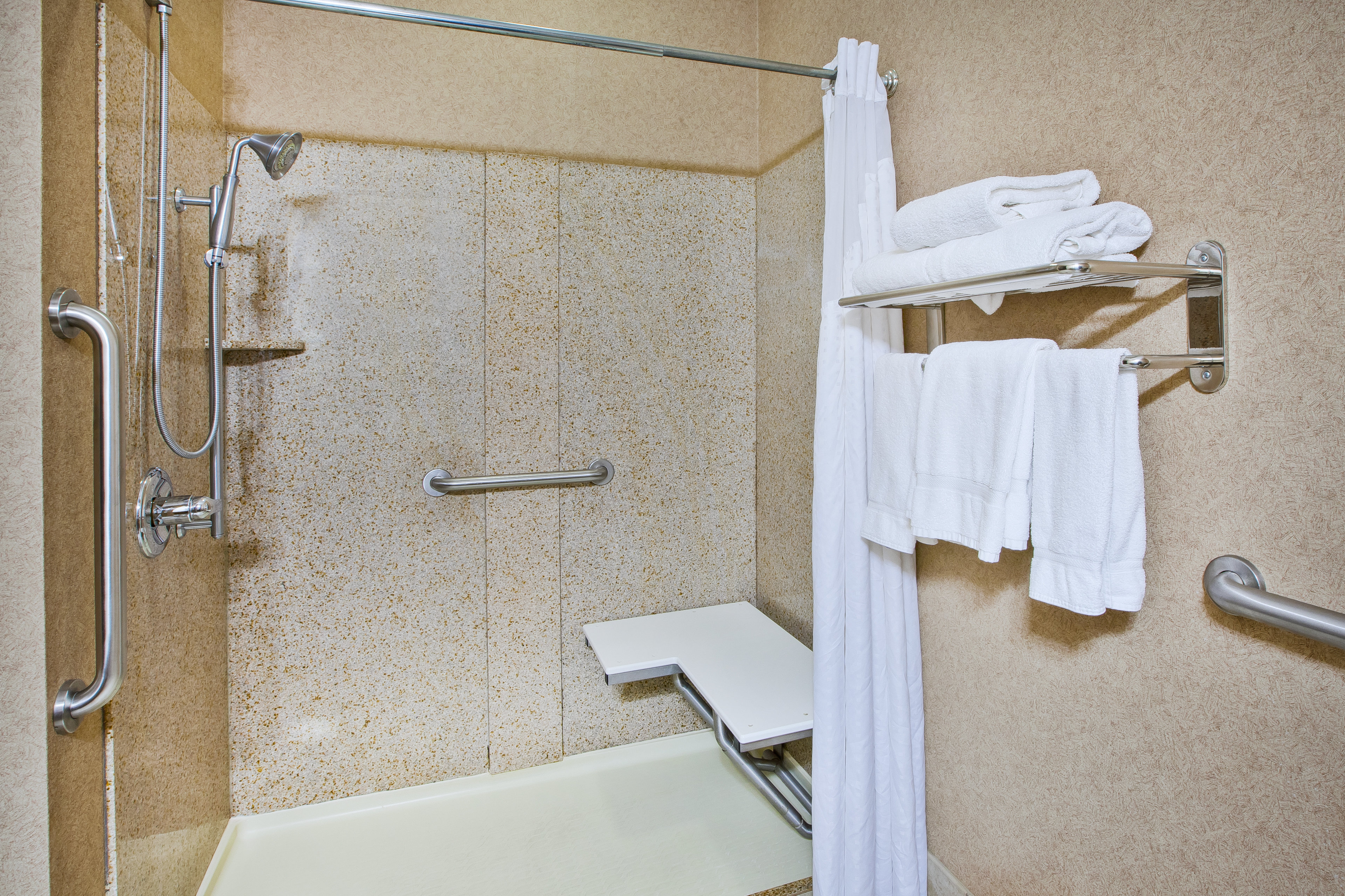 Holiday Inn Express & Suites Bryan - Montpelier 50/50