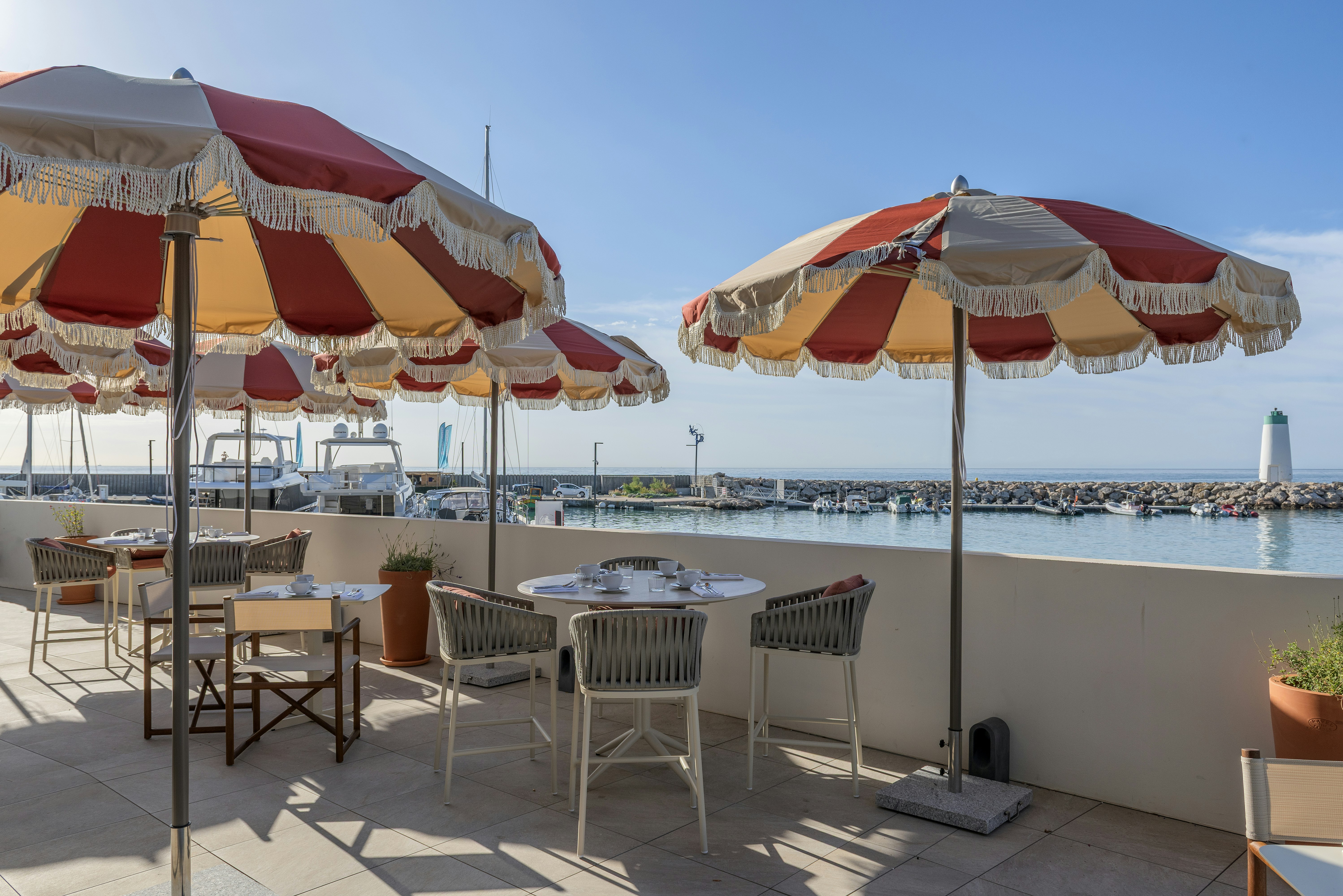 Marina Bay Riviera Hotel, Curio Collection by Hilton 40/54
