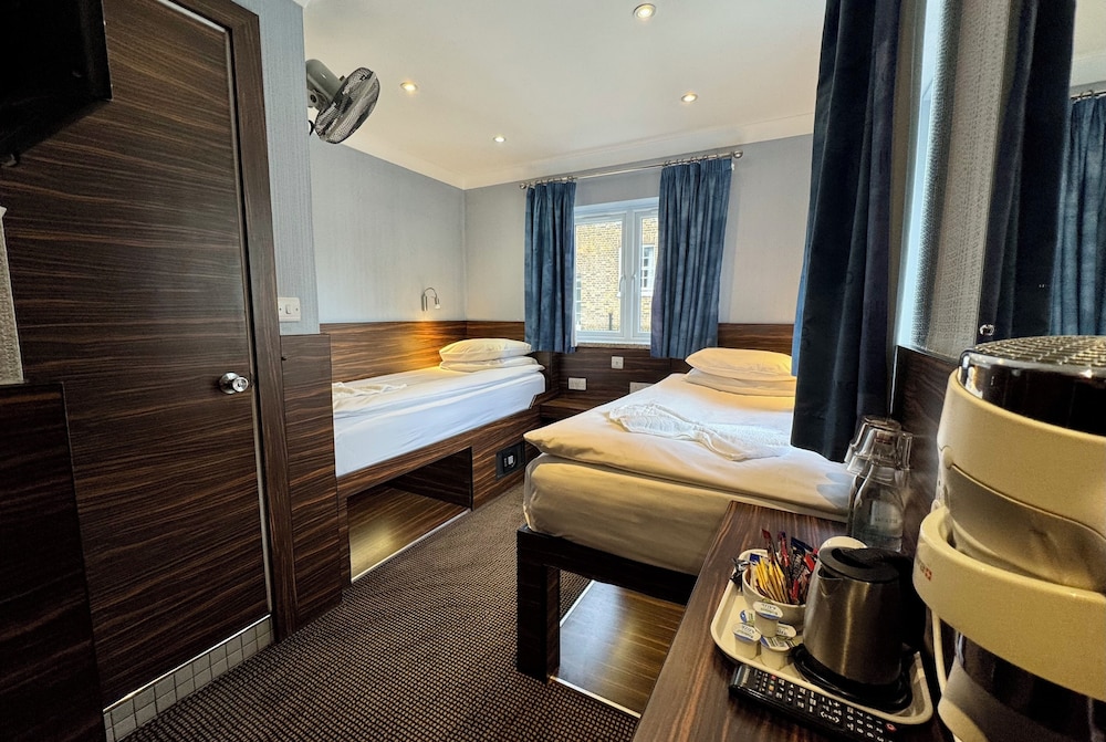 Crestfield Hotel 29/50