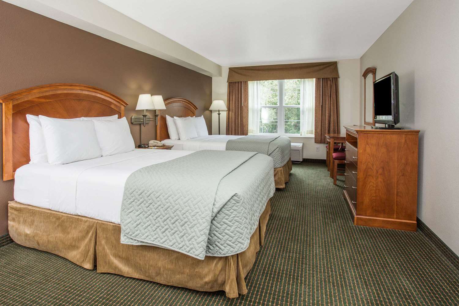 Days Inn By Wyndham Manitou Springs 8/42