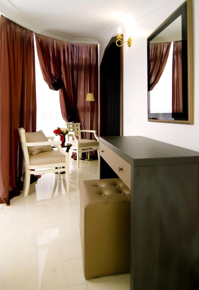 Villa Rossa Hotel 7/34