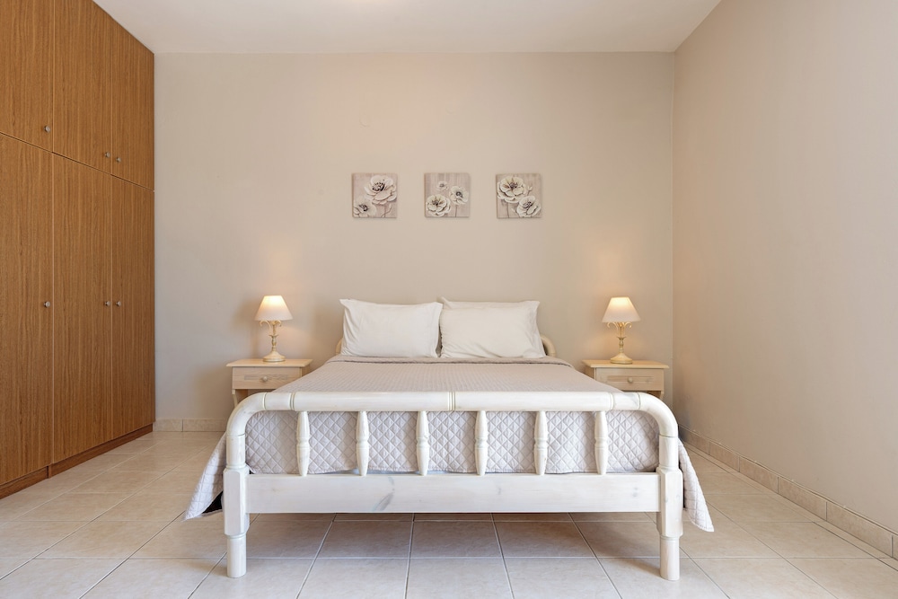 SUPERIOR, STUDIO, SEA VIEW