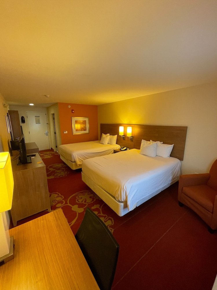 Days Inn And Suites Belmont 6/30