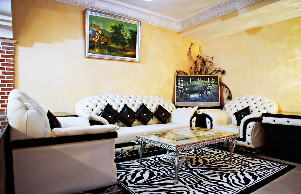 Naima House 23/30