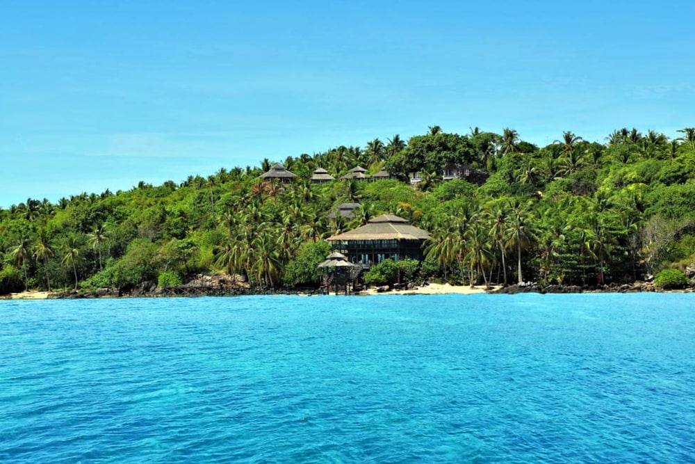 Breve Azurine Lagoon Retreat 40/50