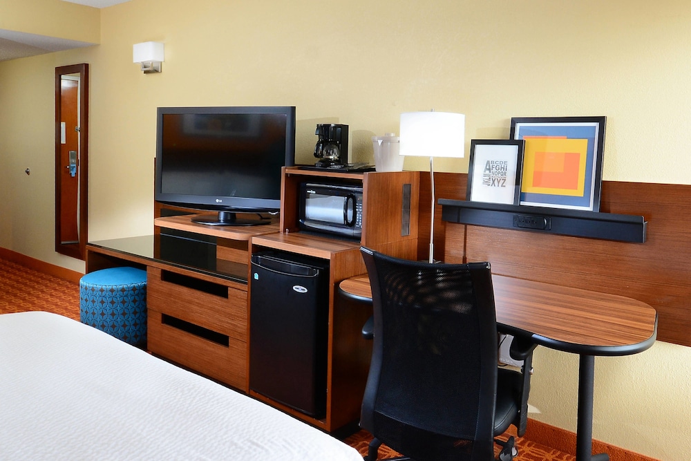 Fairfield Inn And Suites Winston Salem Hanes Mall 60/71