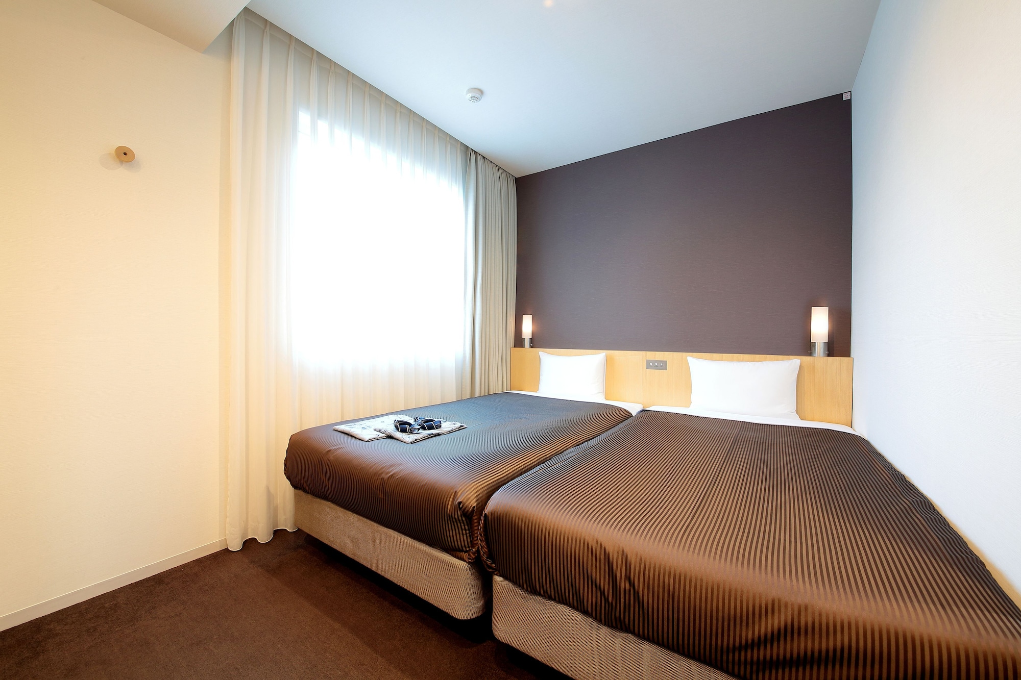 Compact, Twin Beds, Annex