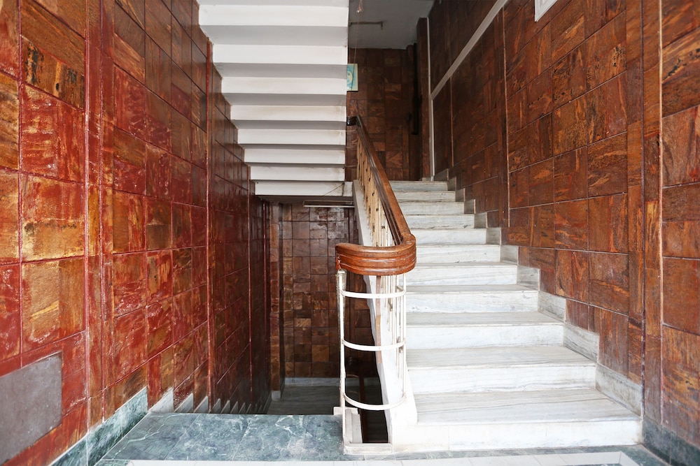 Oyo 26808 Shree Ram Residency 27/32