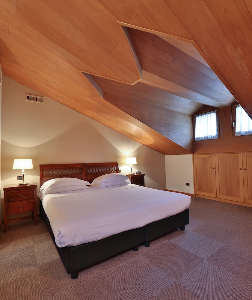 Hotel Canon D Oro 8/47