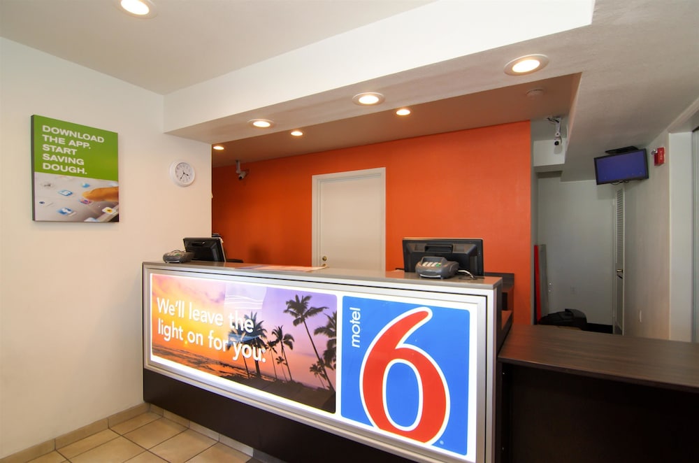 Motel6 North Palm Springs, CA - North 15/45