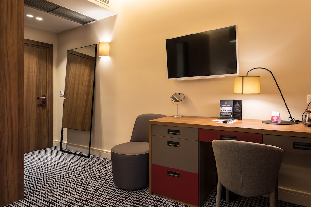 Livris Hotel 54/63