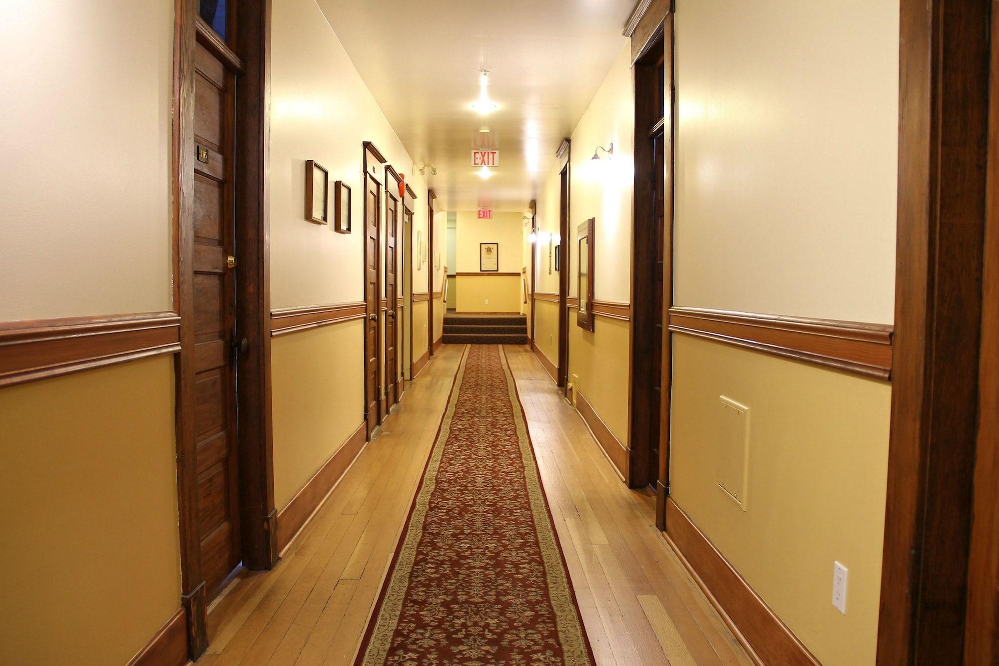 Royal Hotel 20/50