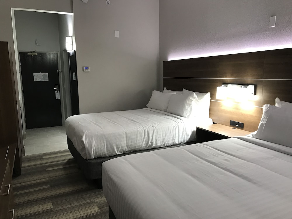 Holiday Inn Express Naples South I 75 12/67