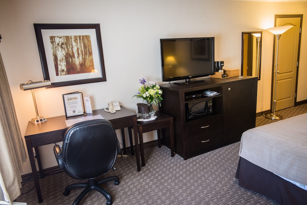Best Western Plus Baker Street Inn 59/68