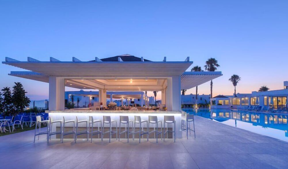 Aeolos Beach Hotel 10/57