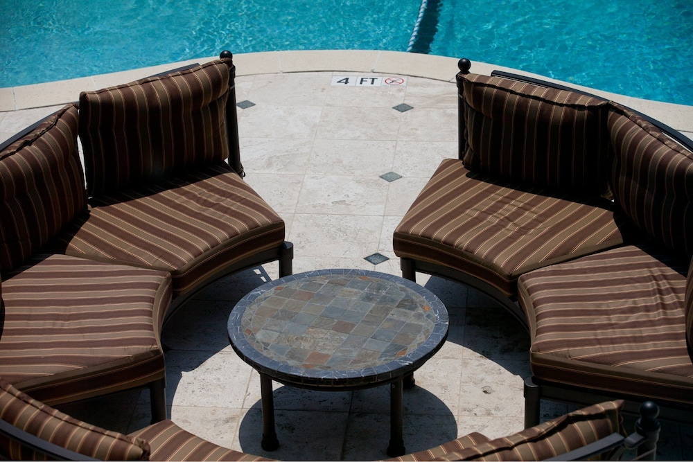 Town & Country Inn and Suites 22/36
