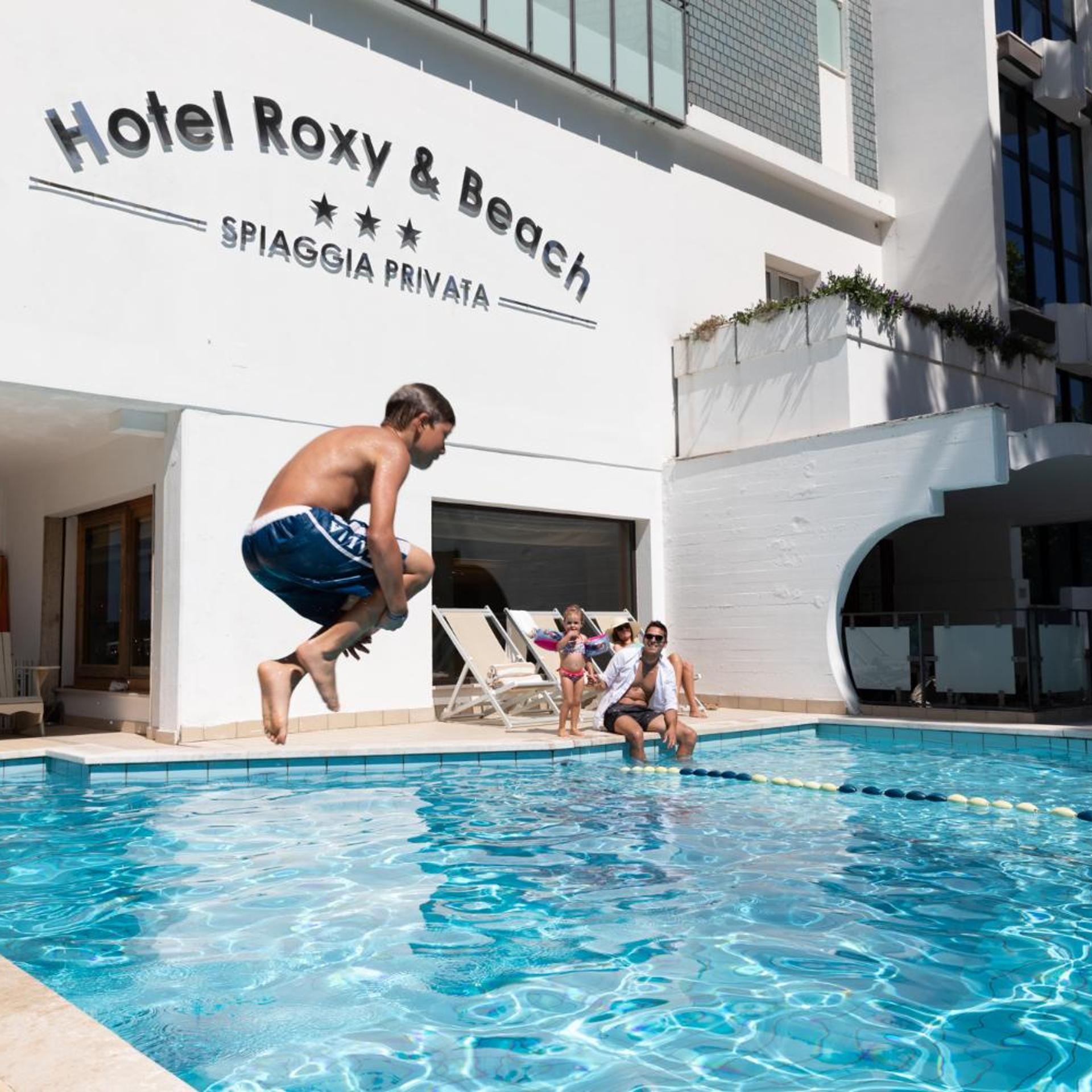 Roxy & Beach Hotel 37/43