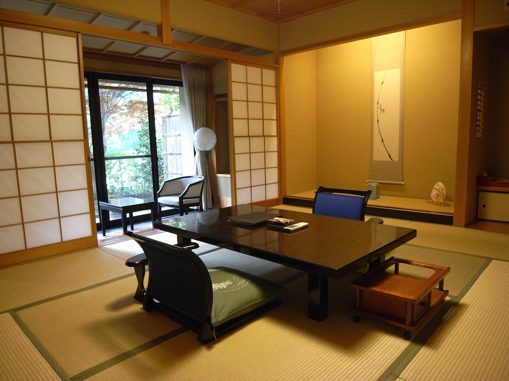 Kawakamiya Kasuitei 40/62