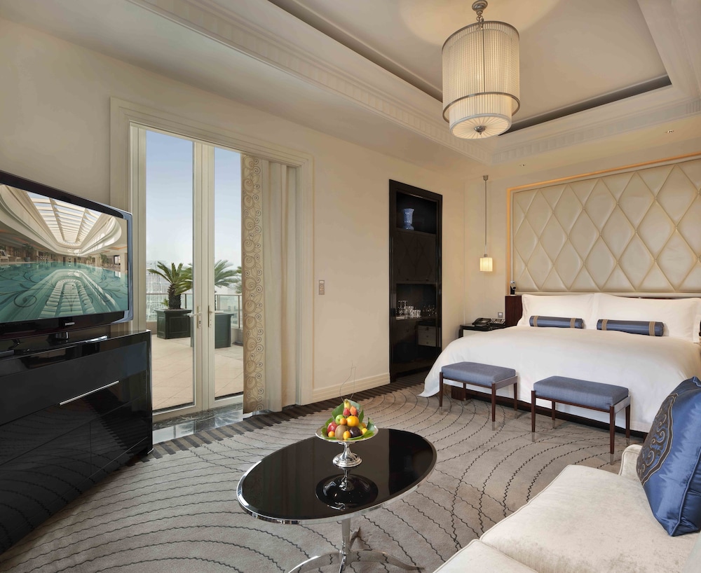 The Peninsula Shanghai 10/48