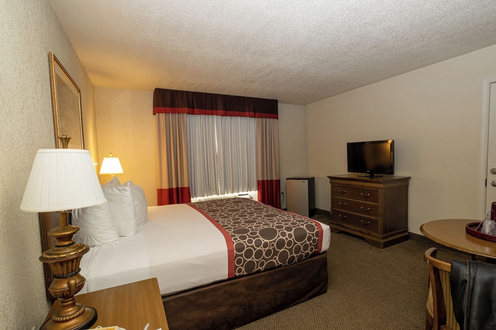 Hilltop Inn & Suites - North Stonington 25/60