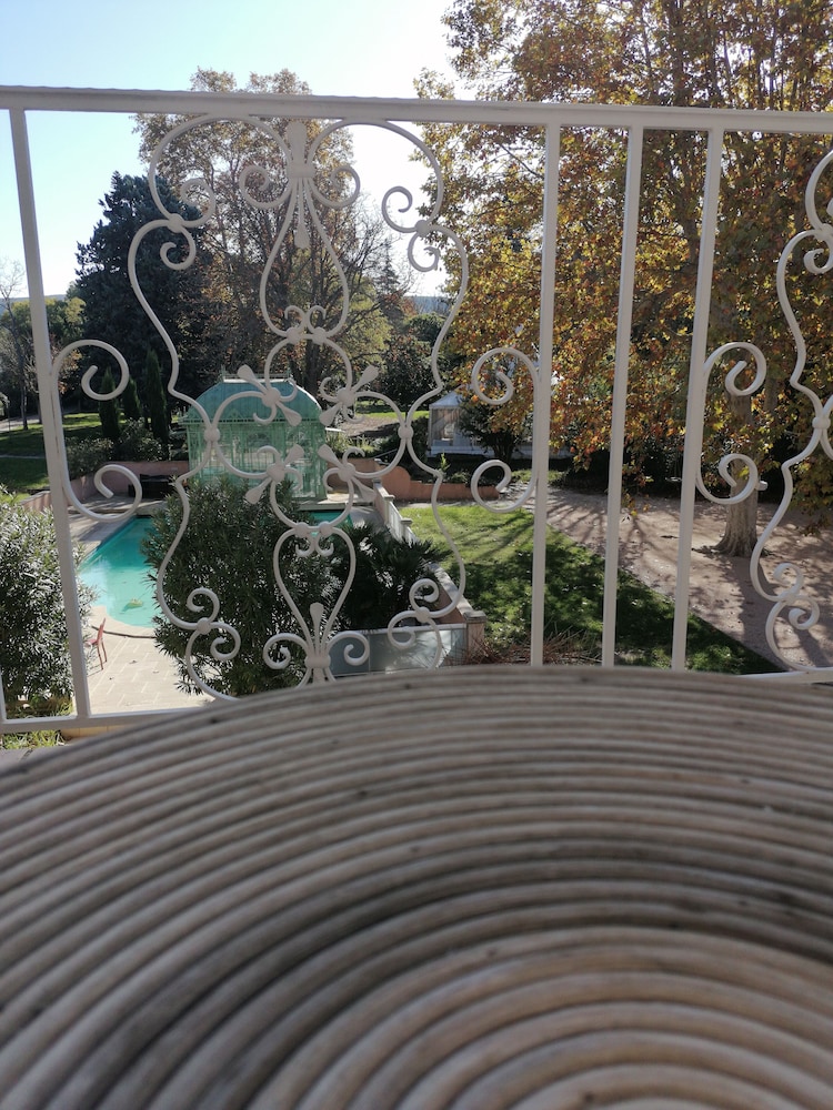 DOMAINE DE LA NERTHE- HOTEL PROVENCE MEDITERRANEE 36/50